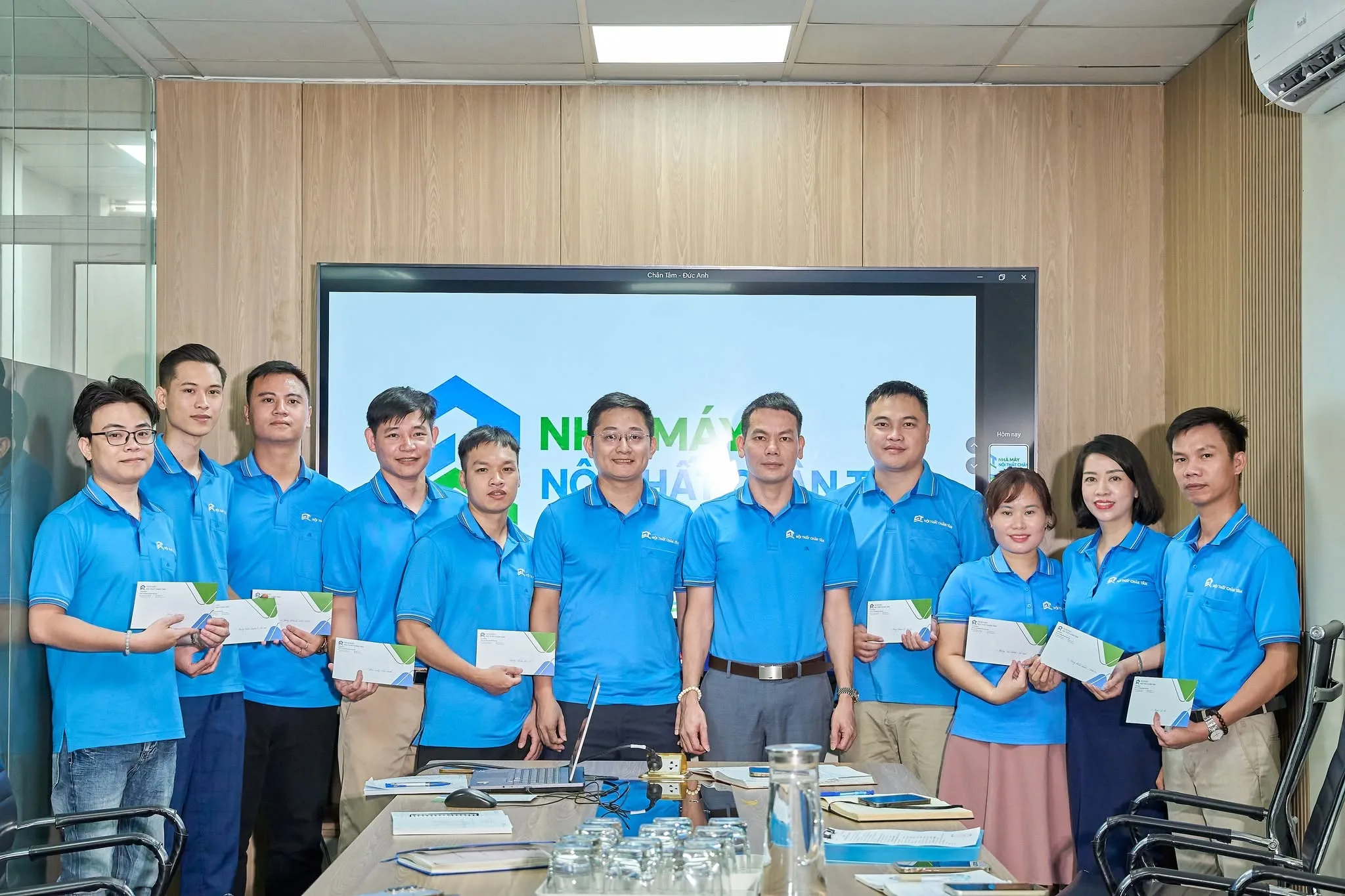 NỘI THẤT CHÂN TÂM TRAO THƯỞNG, GHI NHẬN NỖ LỰC CỦA CÁN BỘ CÔNG NHÂN VIÊN