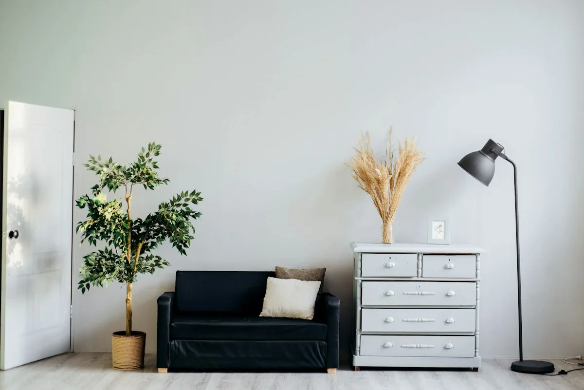 Lắp đặt hệ tủ quần áo âm tường hiện đại cho phòng ngủ chung cư